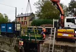 Remplacement de la porte de l'écluse de la Râterie