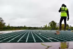 Nettoyage de la passe à poissons du barrage de Saint-Georges