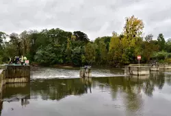 Nettoyage de la passe à poissons du barrage de Saint-Georges