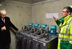 À l'intérieur du poste de commande du barrage automatisé de Saint-Georges