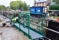 Remplacement de la porte de l'écluse de la Râterie