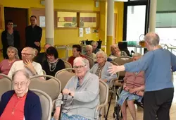 Pamphile en concert à l'Ehpad de Bessé-sur-Braye