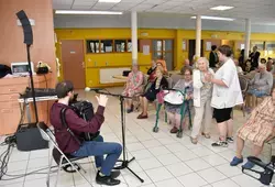 Pamphile en concert à l'Ehpad de Bessé-sur-Braye
