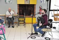 Pamphile en concert à l'Ehpad de Bessé-sur-Braye