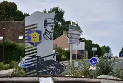 L'hommage à la 2ème DB sur le giratoire de la Hutte