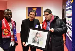 Leonardo, directeur sportif du PSG, avec Percymad et T. Gomez