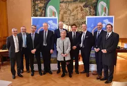 Signature de la délégation de service public