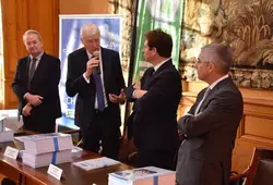 Signature de la délégation de service public