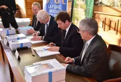 Signature de la délégation de service public