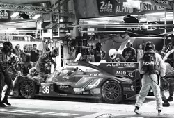 Pitlane en noir et blanc
