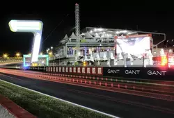 Filés à l'entrée des stands