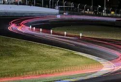 Filés à l'entrée des stands