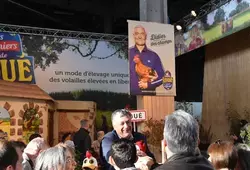 Il y a foule au stand des Fermiers de Loué