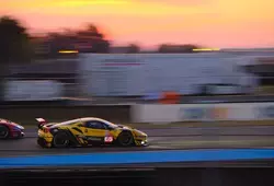 Crépuscule sur le circuit et début de nuit