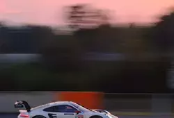 Crépuscule sur le circuit et début de nuit