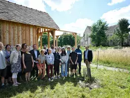 Un poulailler au sein de l'Abbaye Royale de l'Épau