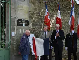 Une plaque pour se souvenir des déportés de la prison des Archives