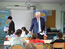 Chèques collèges et dictionnaires: le Département accompagne les collégiens 