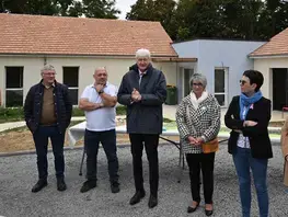 Personnalités préseantes à l'inauguration de la 5ᵉ unité du Centre Éducatif et Scolaire Montjoie à Saint-Calais