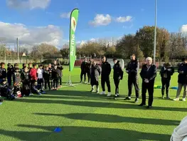 Des jeunes footballeurs de Champagné rencontrent des joueurs du Mans FC