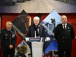 Dominique Le Mèner, Président du Conseil départemental et du SDIS 72, Sébastien Jallet, Préfet, et Christophe Frerson, Colonel Hors Classe et directeur départemental du SDIS 72