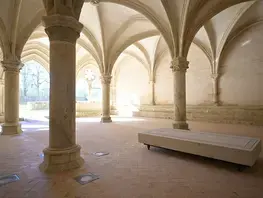 Un monument funéraire reconstitué à l’Abbaye Royale de l’Epau