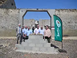Pose de la première pierre de la future salle polyvalente à Saint-Ouen-de-Mimbré