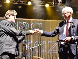 Dominique Le Mèner a remis la médaille du Département à Armand Meignan