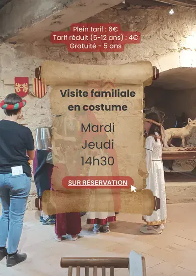 Visite familiale en costume