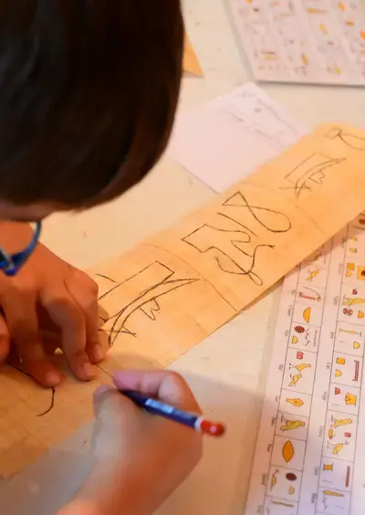 Atelier famille "écrire en hiéroglyphes"