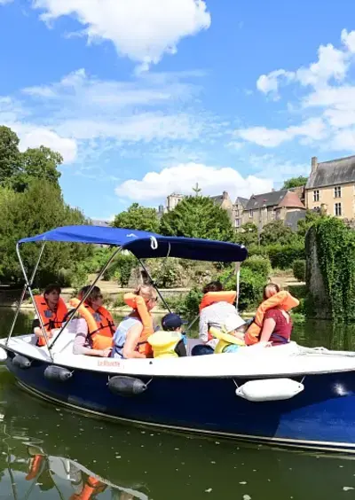 Bateau sur l'eau, la rivière, la rivière...