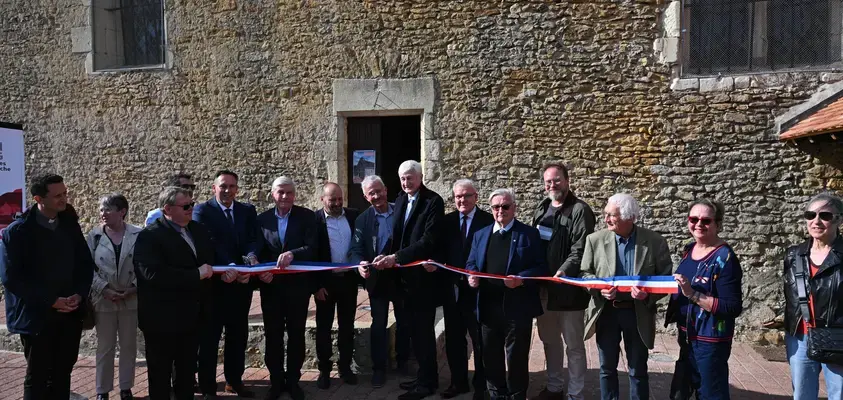 Les travaux de restauration générale des toitures de l'église Saint-Martin à Semur-en-vallon ont été inaugurés.