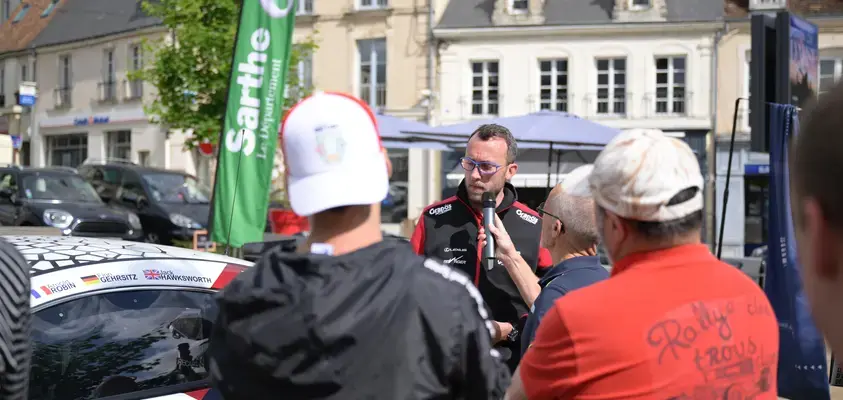 24 Heures du Mans : le pilote Arnold Robin à la rencontre des Sarthois
