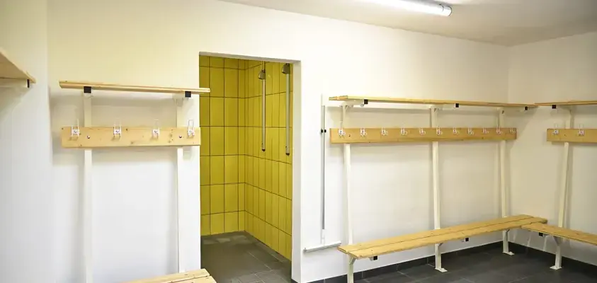 Le bâtiment vestiaires tribune de Parigné-l’Évêque restauré