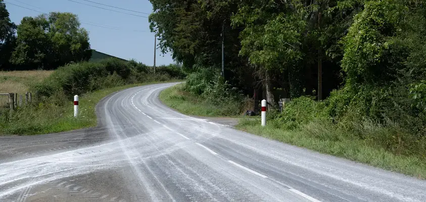 Fortes chaleurs : des interventions pour préserver les routes départementales