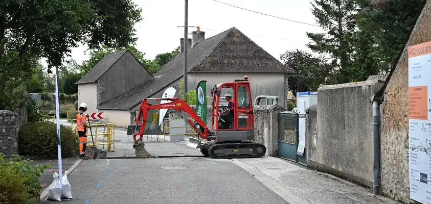 Un chantier d'enfouissement bas carbone testé à Brains-sur-Gée
