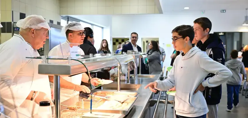 Semaine du goût : un repas concocté par des chefs-restaurateurs pour les collégiens sarthois