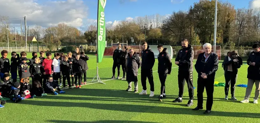 Des jeunes footballeurs de Champagné rencontrent des joueurs du Mans FC