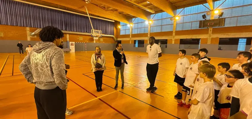 Des jeunes du Monfort sport basket ont rencontré des joueurs du MSB
