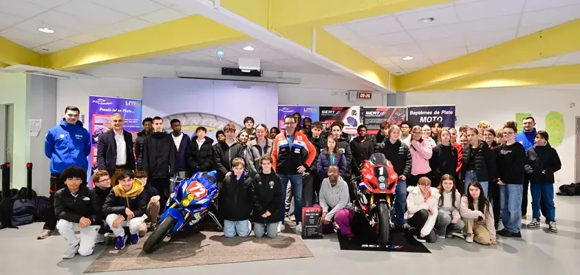 120 collégiens à la rencontre de Damien Saulnier