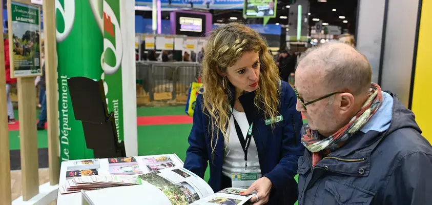 Un agent du Département de la Sarthe au Salon International de l'Agriculture