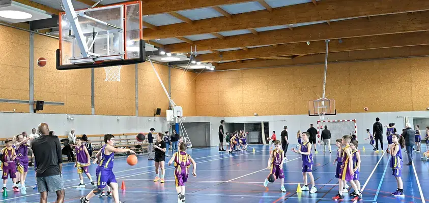 Le Département invite de jeunes Sarthois à la rencontre de basketteurs professionnels !
