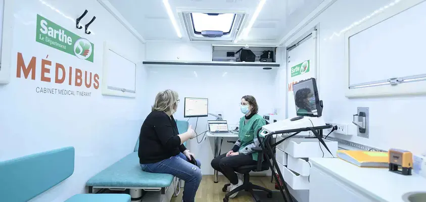 Le Médibus arrive à La Chartre-sur-le-Loir pour renforcer l'accès aux soins