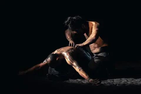 Huellas - Cie Hold-up & Co