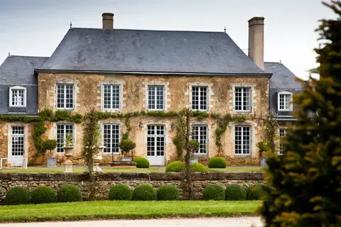 JOURNÉES EUROPÉENNES DU PATRIMOINE - MANOIR DE NUYET ET ÉGLISE