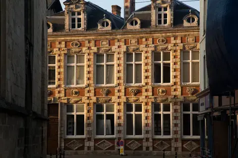 Visite thématique « L’hôtel  Courtin de Torsay et les maisons de la place de la Lice »