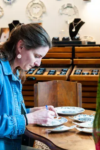 Jeudi du savoir-faire : Visite de l'atelier Vézanne - Bijoux en faïence