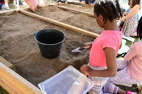 Atelier initiation à l'archéologie dans les jardins de la cathédrale