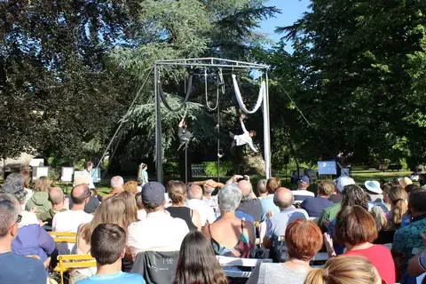 Les Atypiques : spectacle de cirque