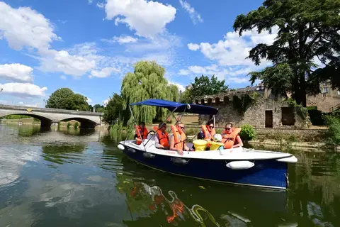 Bateau sur l'eau, la rivière, la rivière...